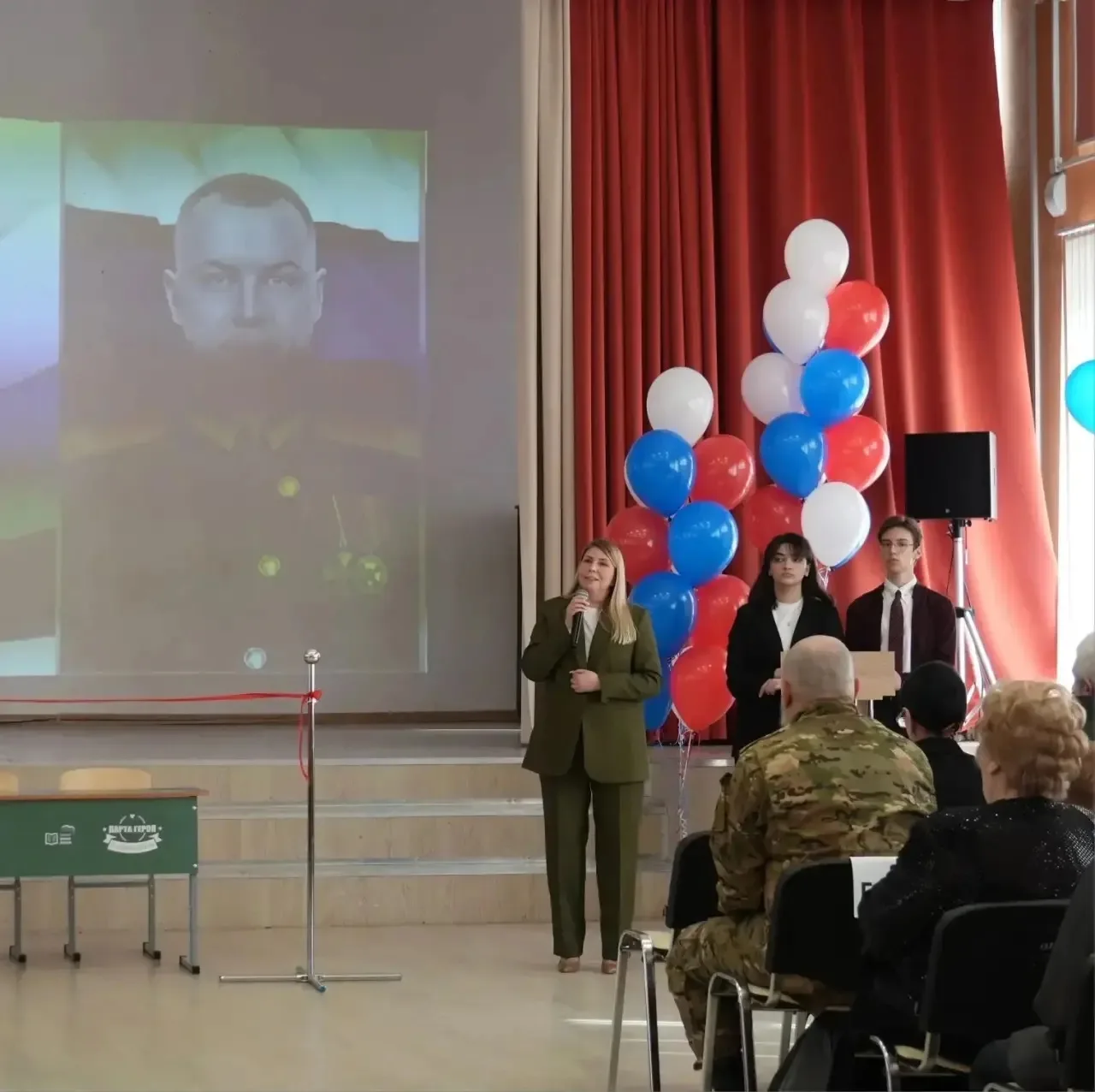 🎖В нашей школе состоялось открытие «Парты Героя» в честь выпускника нашей школы, участника СВО Андре