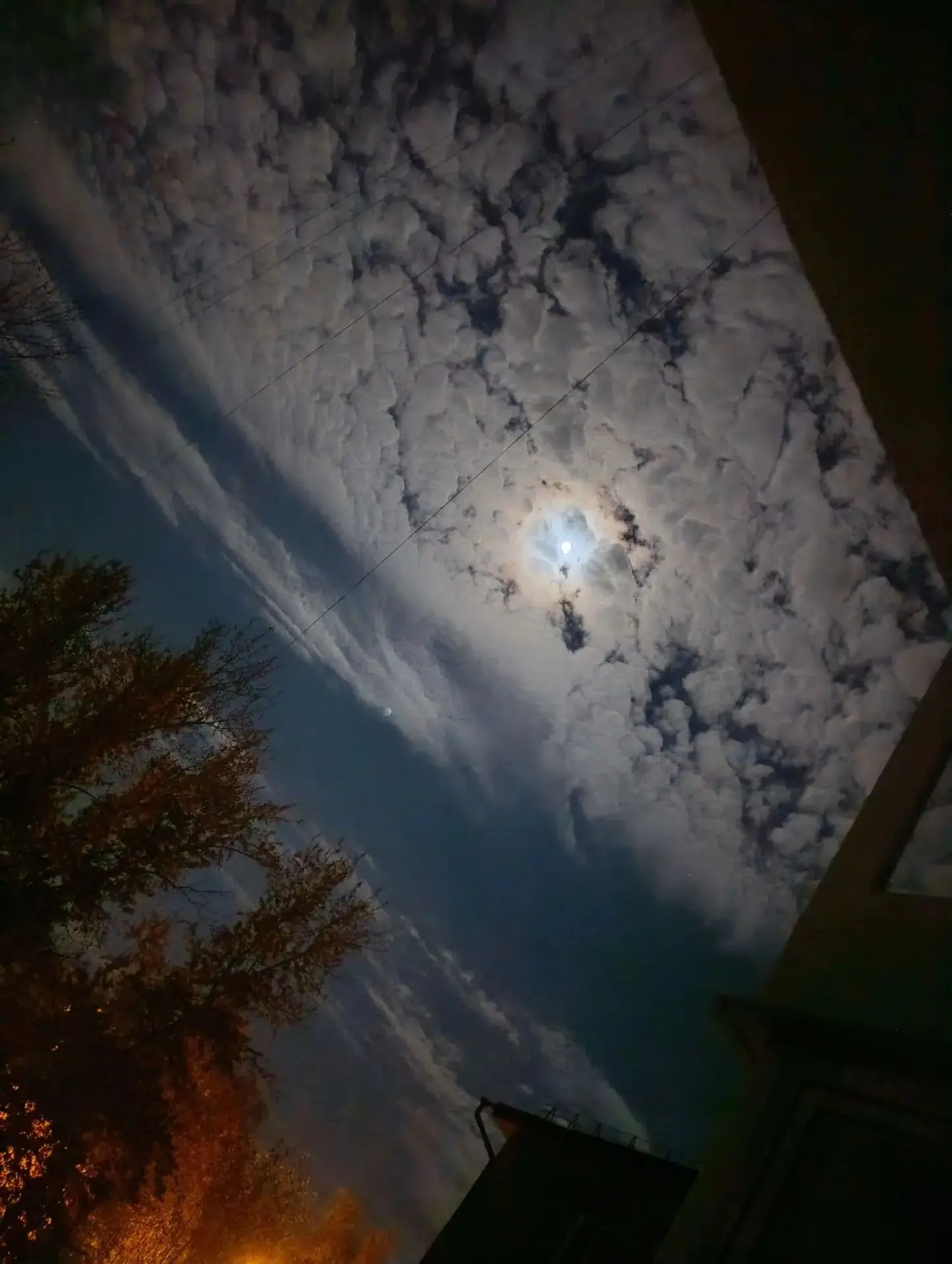 ⚡️Красивое и необычное облачное явление сегодня ночью в Закамске 🔥🌝