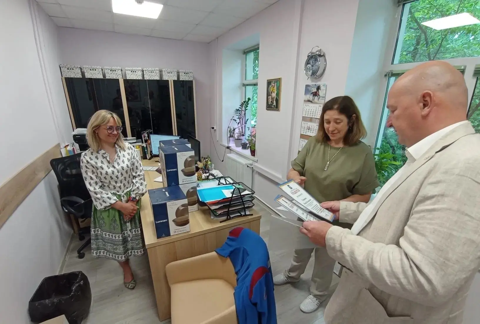 Уважаемые медицинские работники! Поздравляю Вас с Вашим профессиональным праздником! 
Вы — настоящие