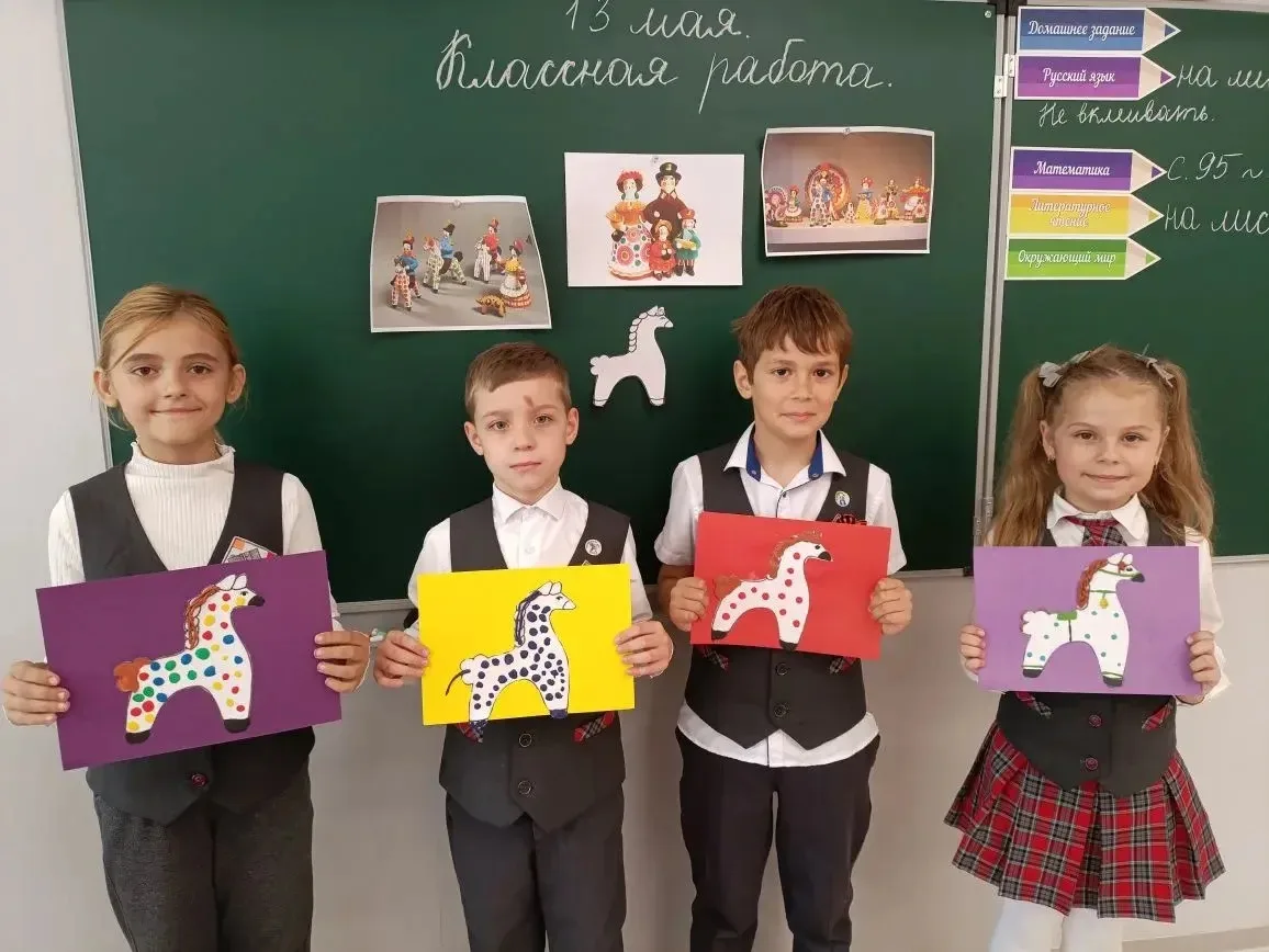 🎨 ПРАЗДНИК ЦВЕТА И ТРАДИЦИЙ!   Глядя на эти яркие фигурки, которые смастерили ребята из 1"Н" класса,