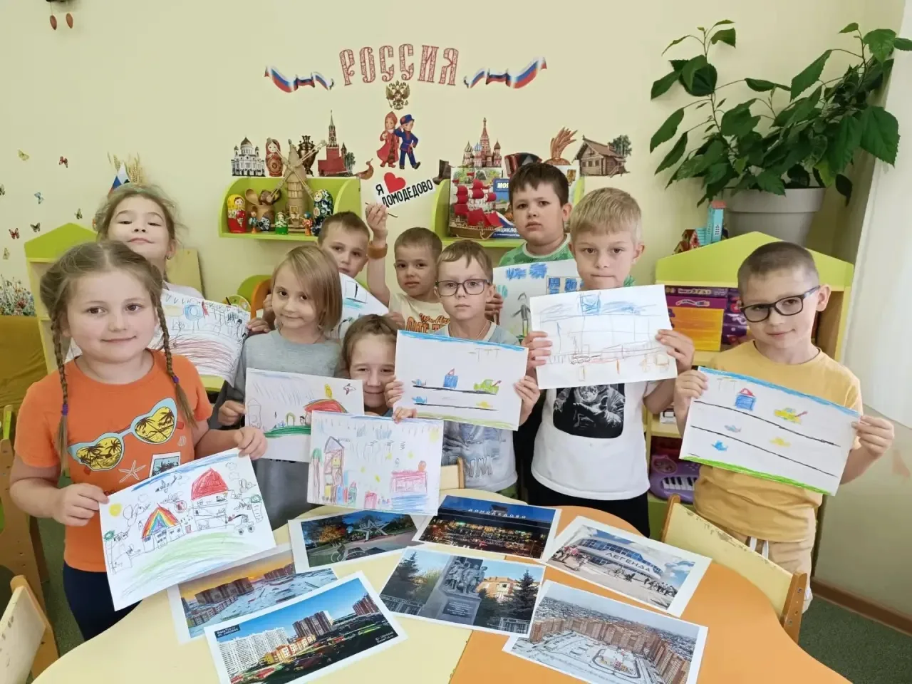 В дошкольных отделениях «Умка» и «Мечта» состоялся «День родного края». В рамках темати...