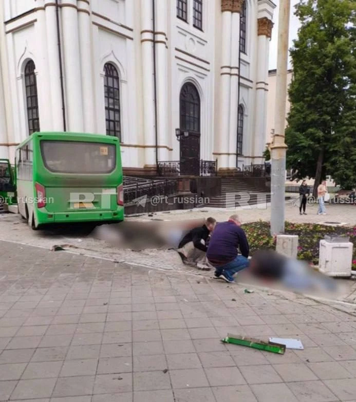 ⚡️Четыре человека погибли в ДТП с участием рейсового автобуса и пешеходов в центре Екат...