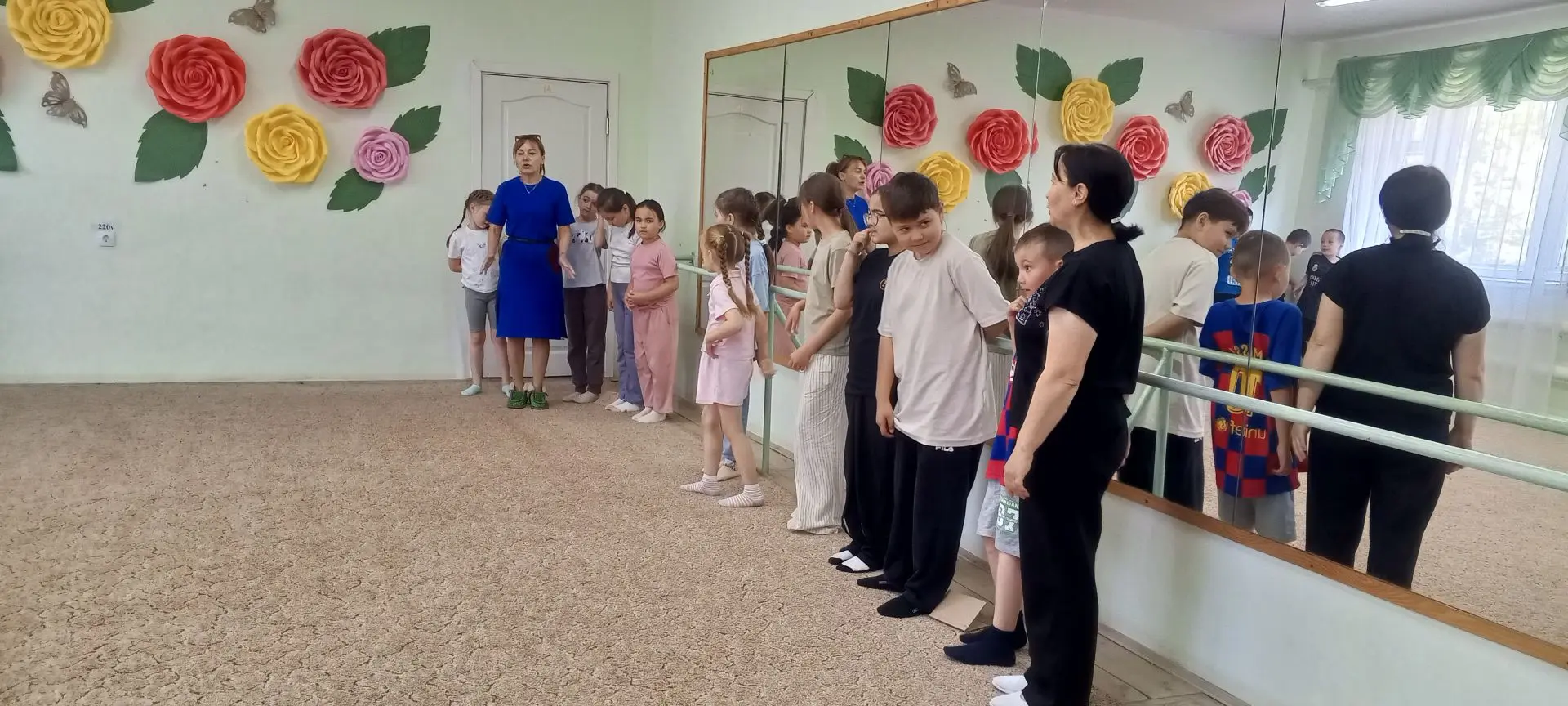 Сегодня у нас побывали дети из  пришкольного лагеря. Педагоги Хакимова Л.Ф. и Ханафиева С.К. провели