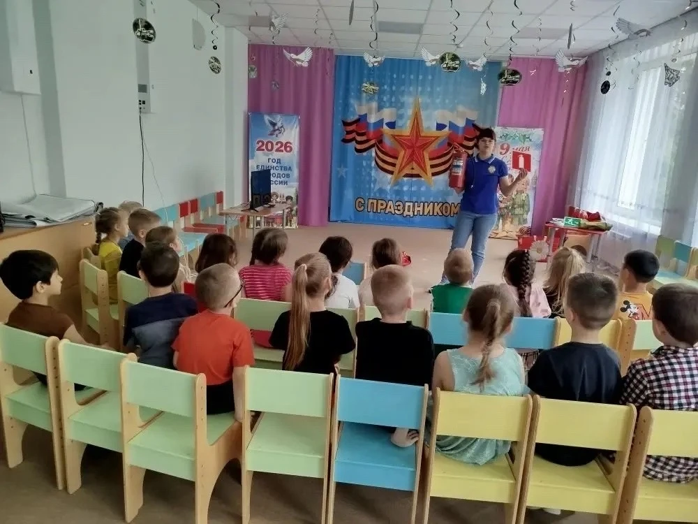 МОУ "СОШ имени Л.М. Доватора", корпус 2-5. В подготовительную группу 4 "Осьминожки" приходила инстру
