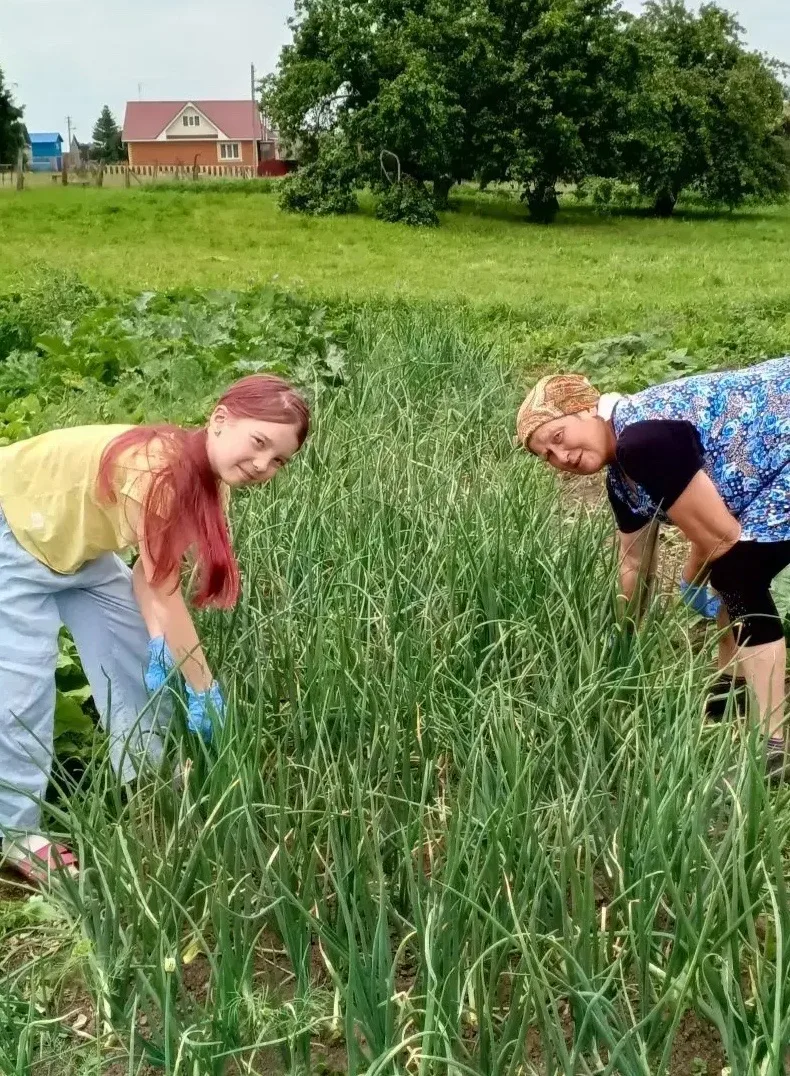 В рамках Всероссийской акции «Рядом с родными», посвящённой Дню семьи, любви и верности, кадеты МБОУ