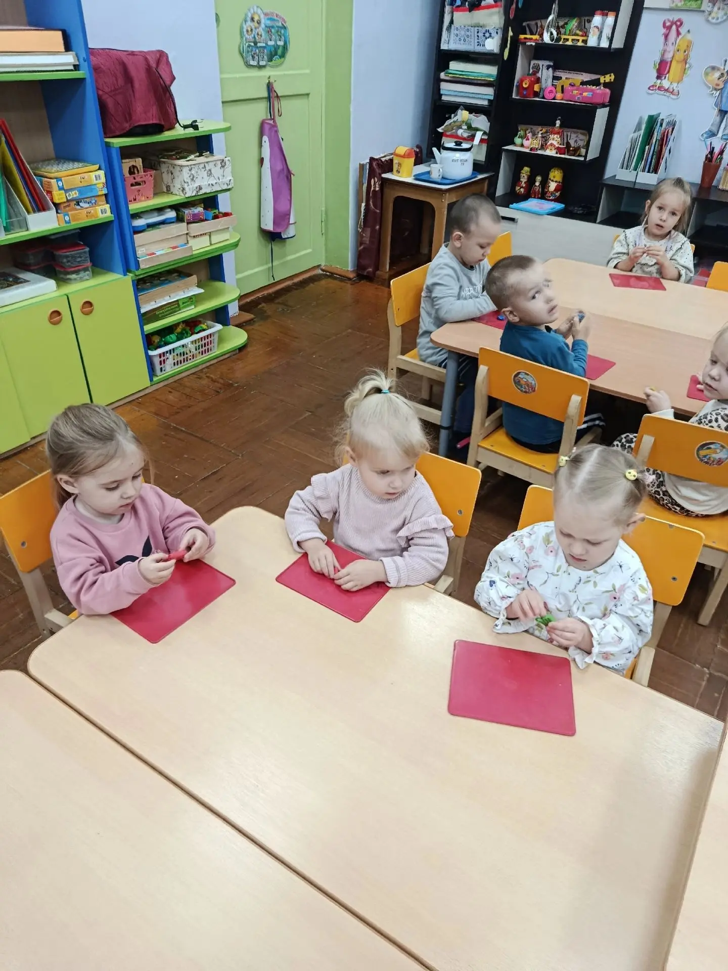 🧸 В группе «Гномики»  было по-особенному уютно — мы открывали для себя пластилин! 😍