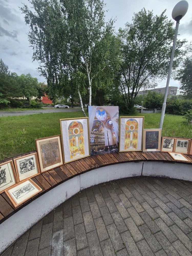 12 июня в сквере имени Бориса Ручьева желающие смогли ознакомиться с выставкой "Русь православная", 