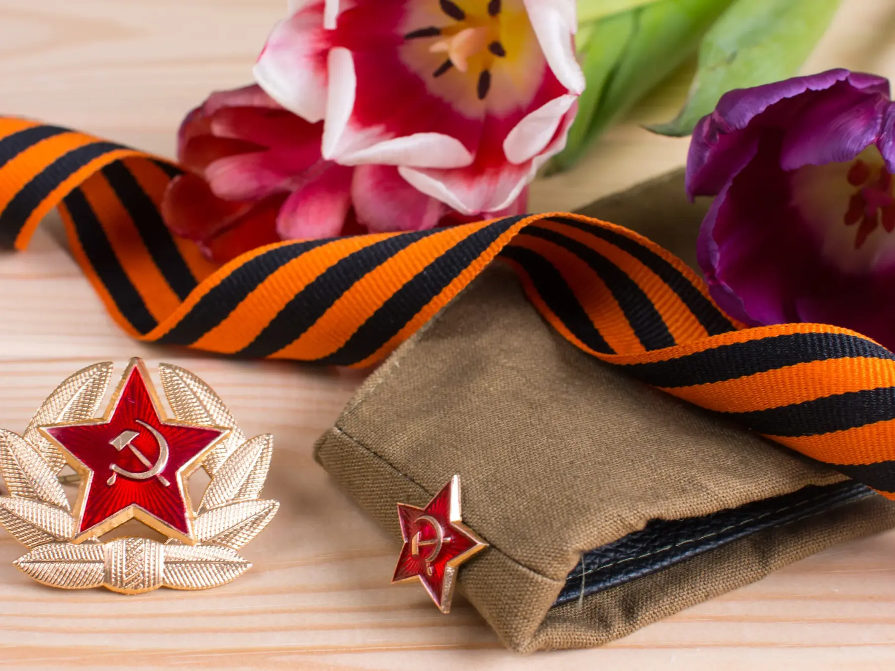 С Днем Победы! В этот день память о героях живет в каждом сердце. Желаю всем нам мира, ...