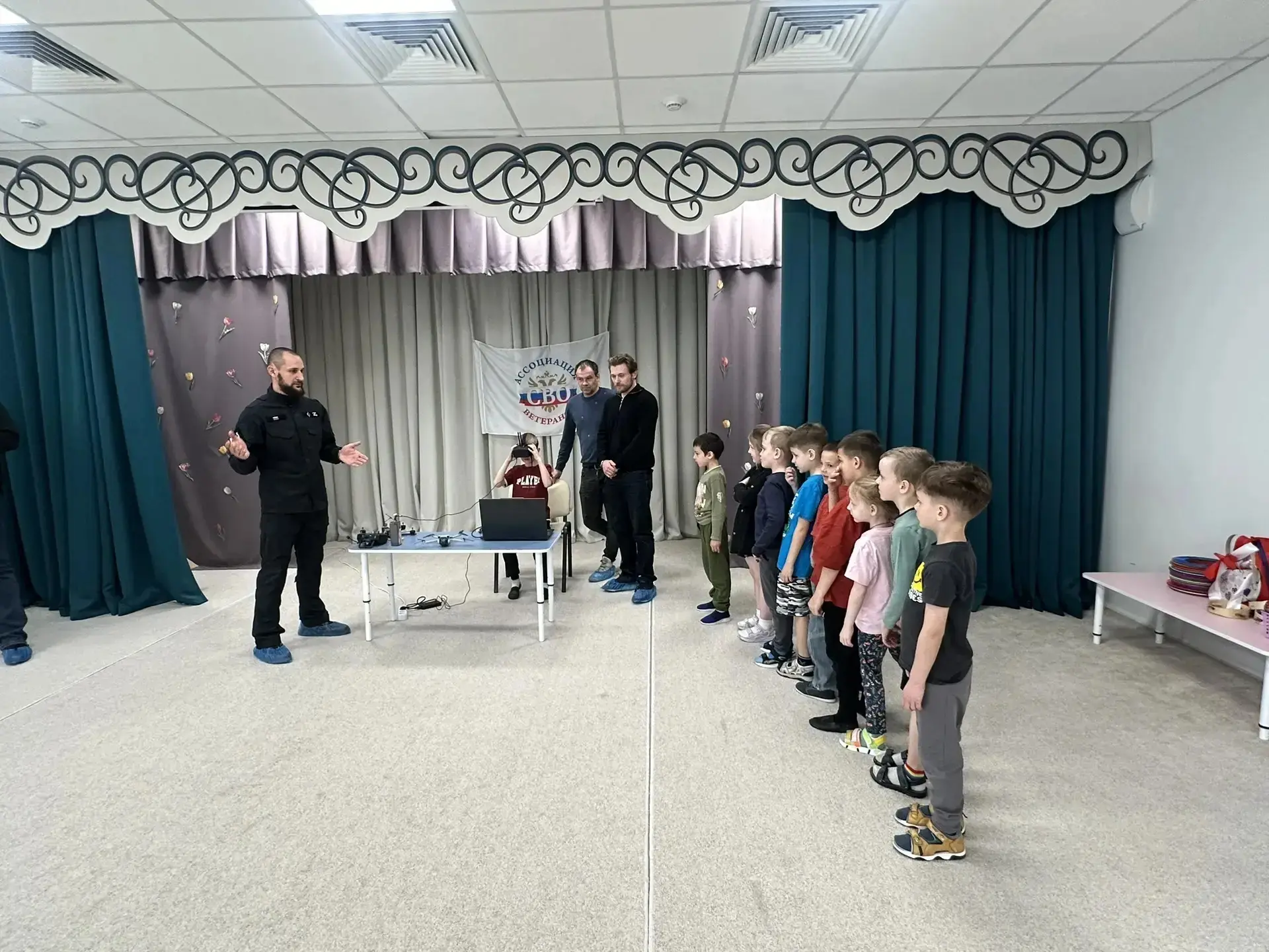 13.04 в МАДОУ МО "Детский сад 20" приезжала "Ассоциация ветеранов СВО". Целью визита было ознакомлен