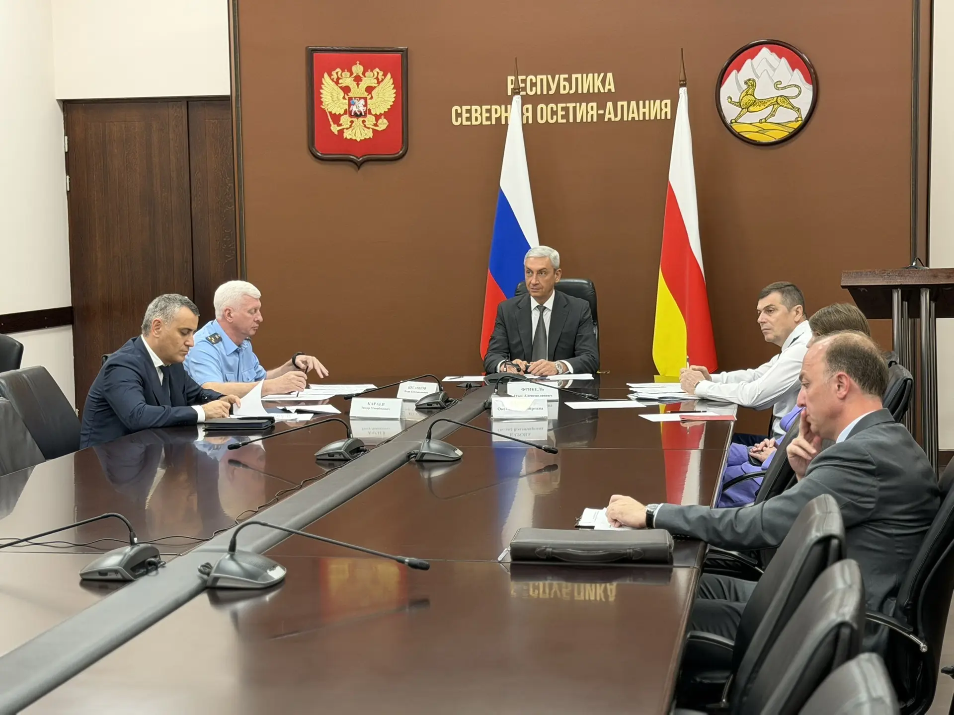Председатель Правительства РСО – Алания Борис Джанаев в режиме видеоконференции принял ...