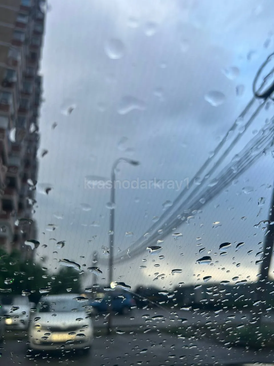 В Краснодаре снова дождь… Дождливый дождь с дождем во время дождя…  Ваши видео высылайте нам в бот @