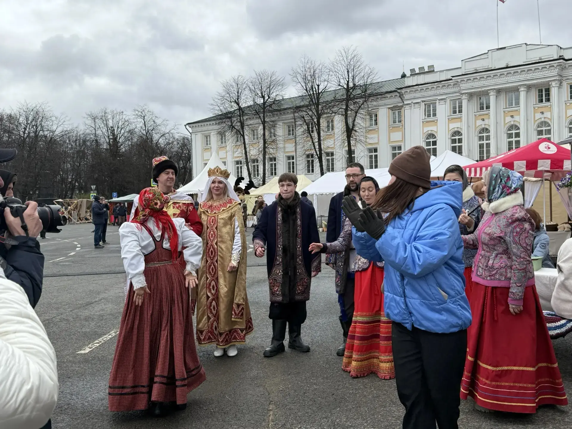 Сегодня на Советской площади в Ярославле стартовал первый в регионе национальный эногастрономический