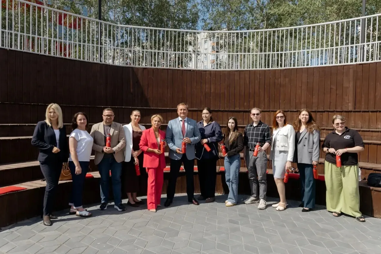 Глава Сургута  Максим Слепов провел пресс-конференцию для СМИ в новом сквере «Журналиста».
 
📝 Впер