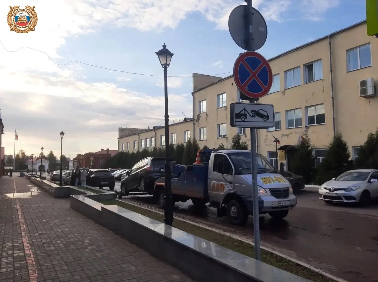 В центре Омска показательно забрали авто на штрафстоянку.