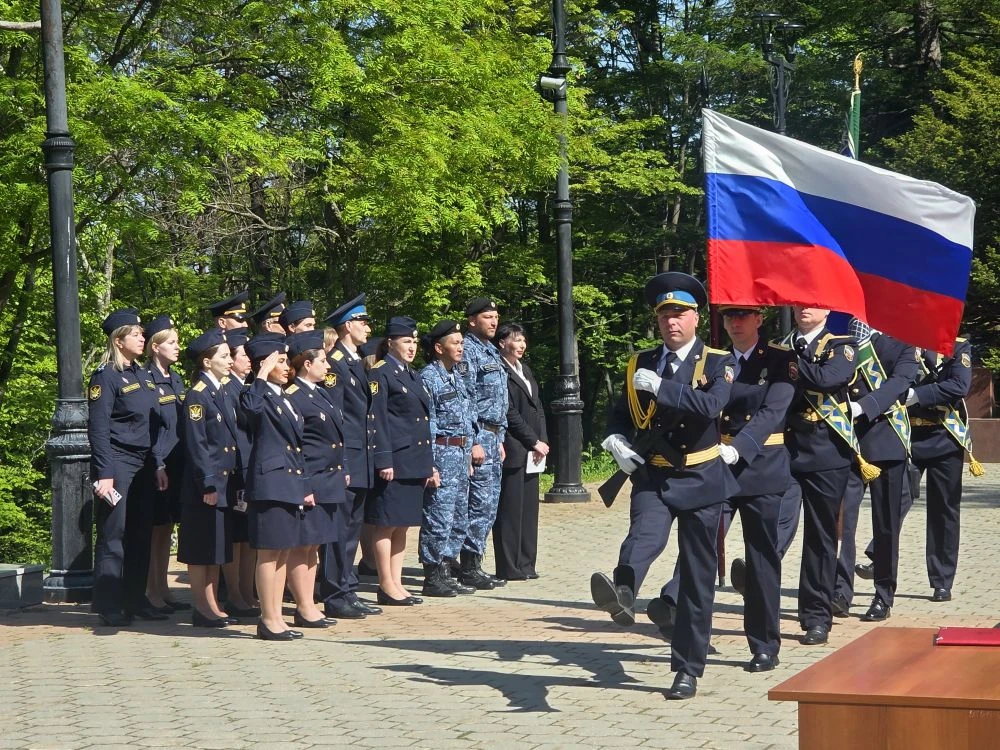 Судебные приставы Сахалина приняли присягу

В преддверии одного из самых главных праздников страны —