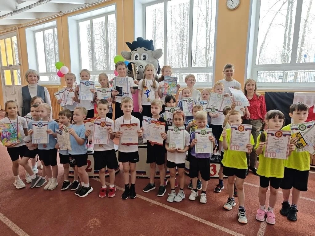 Спорт – это жизнь, а не игра!
Спорт – распорядок дня с утра!
Спорт – дисциплина, тяжкий труд!
Спорт 