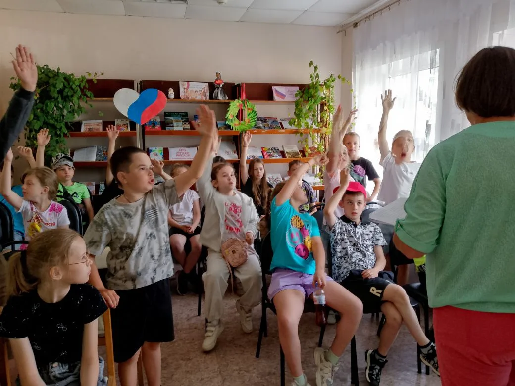 В удивительную страну «Пушкинское Лукоморье» пригласили ребят летнего пришкольного лагеря «Солнышко»