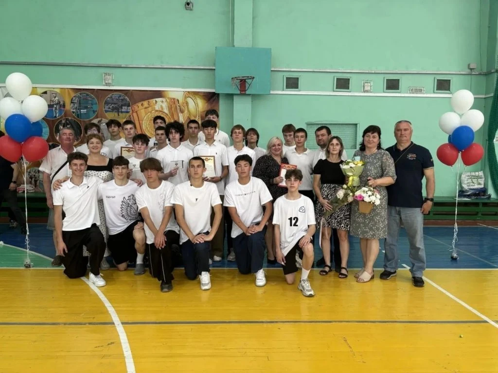 ⚽Депутаты новочеркасской городской Думы Алёна Колесникова и Сергей Балахнин выделили 220 тысяч рубле