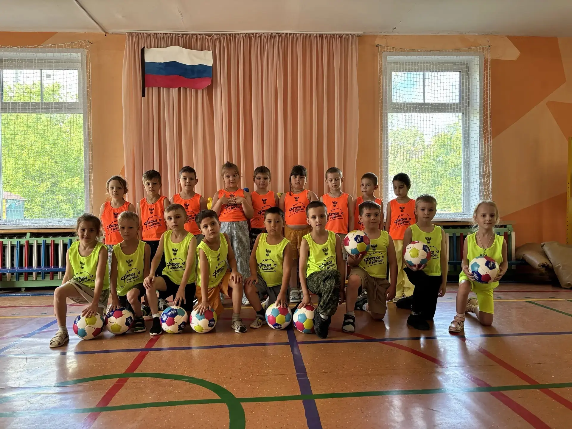 ⚽День детского футбола⚽

✨В дошкольном отделении МОУ СОШ № 20 им. Н.З. Бирюкова прошел тематический 