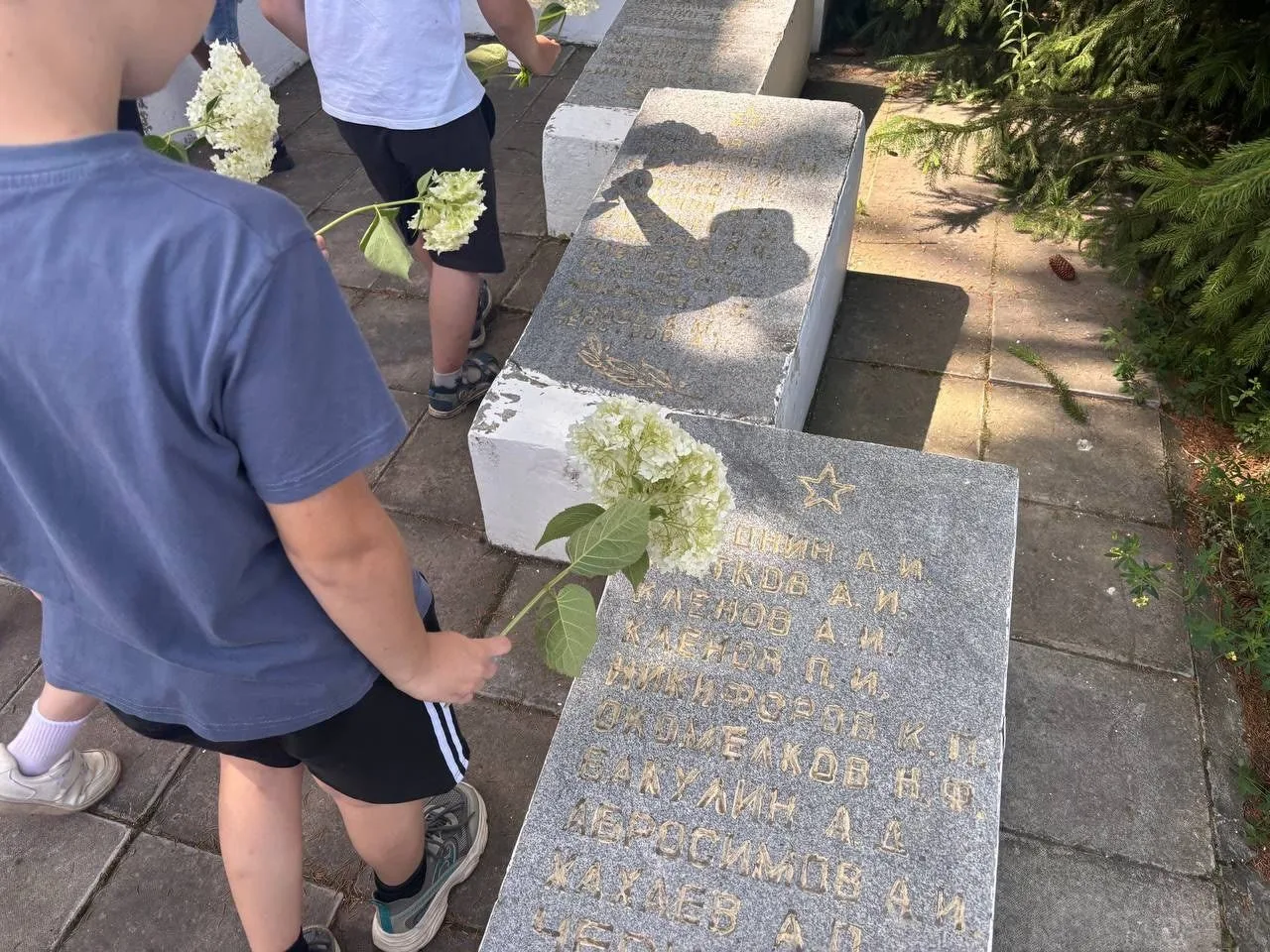 🇷🇺🕯 День памяти и скорби 🌺🕊

В рамках реализации программы "Три цвета Родины" наш лагерь "Колок