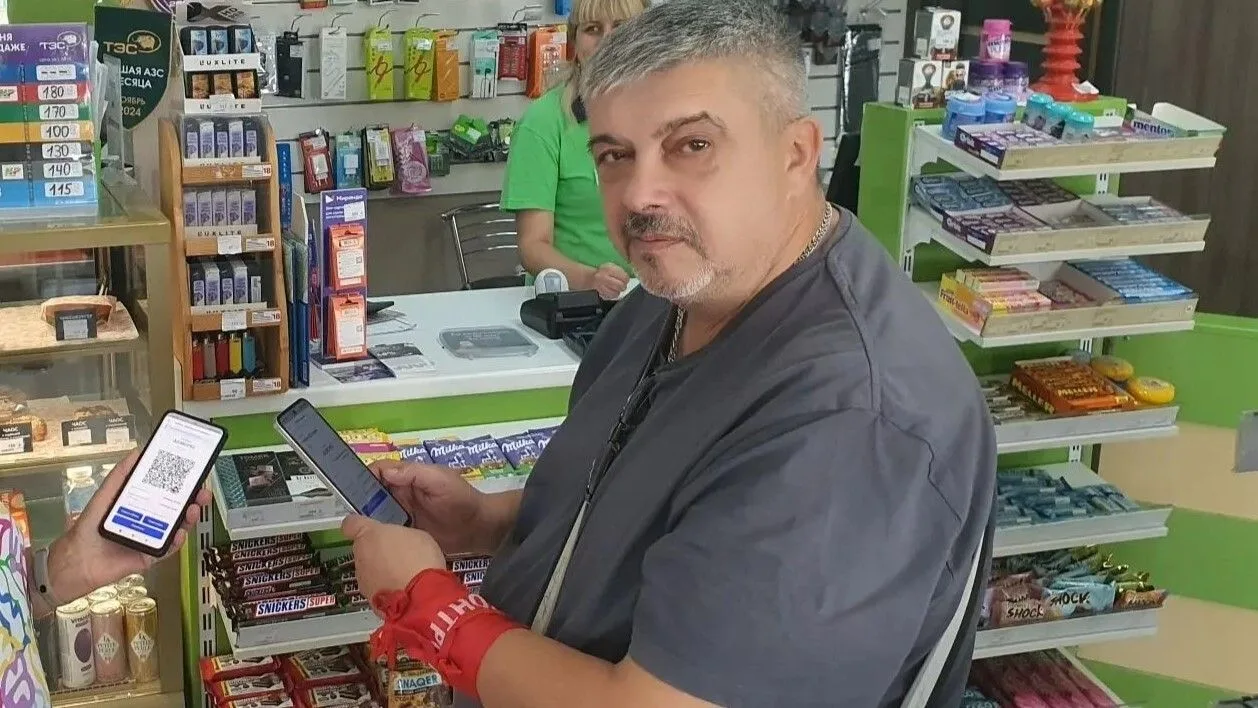 Мы все превратились в охотников за QR-кодами и бензином, даже пешеходы.