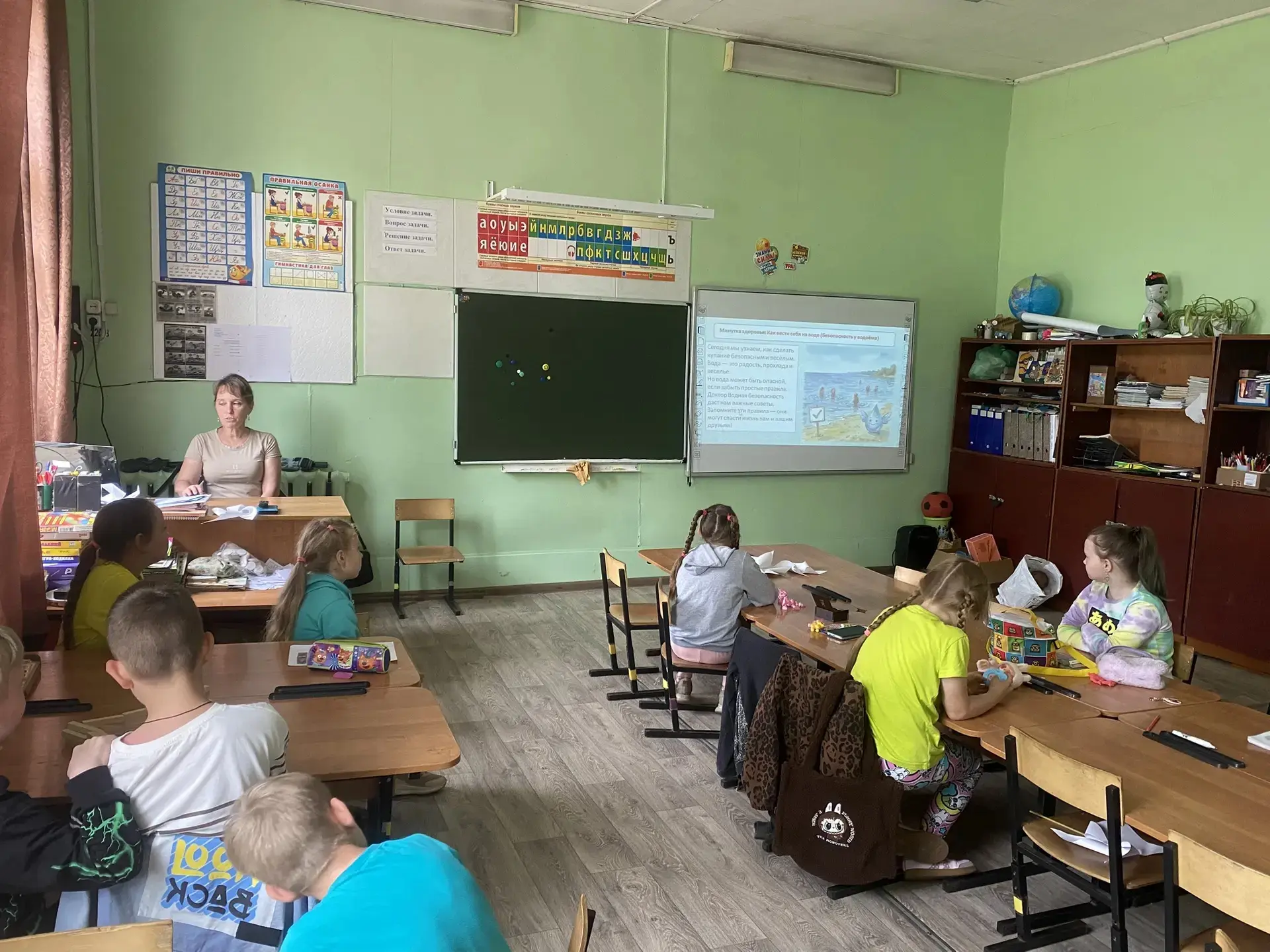 Сегодня утро в 4 отряде началось с минутки безопасности,где ребятам рассказали о правилах нахождения