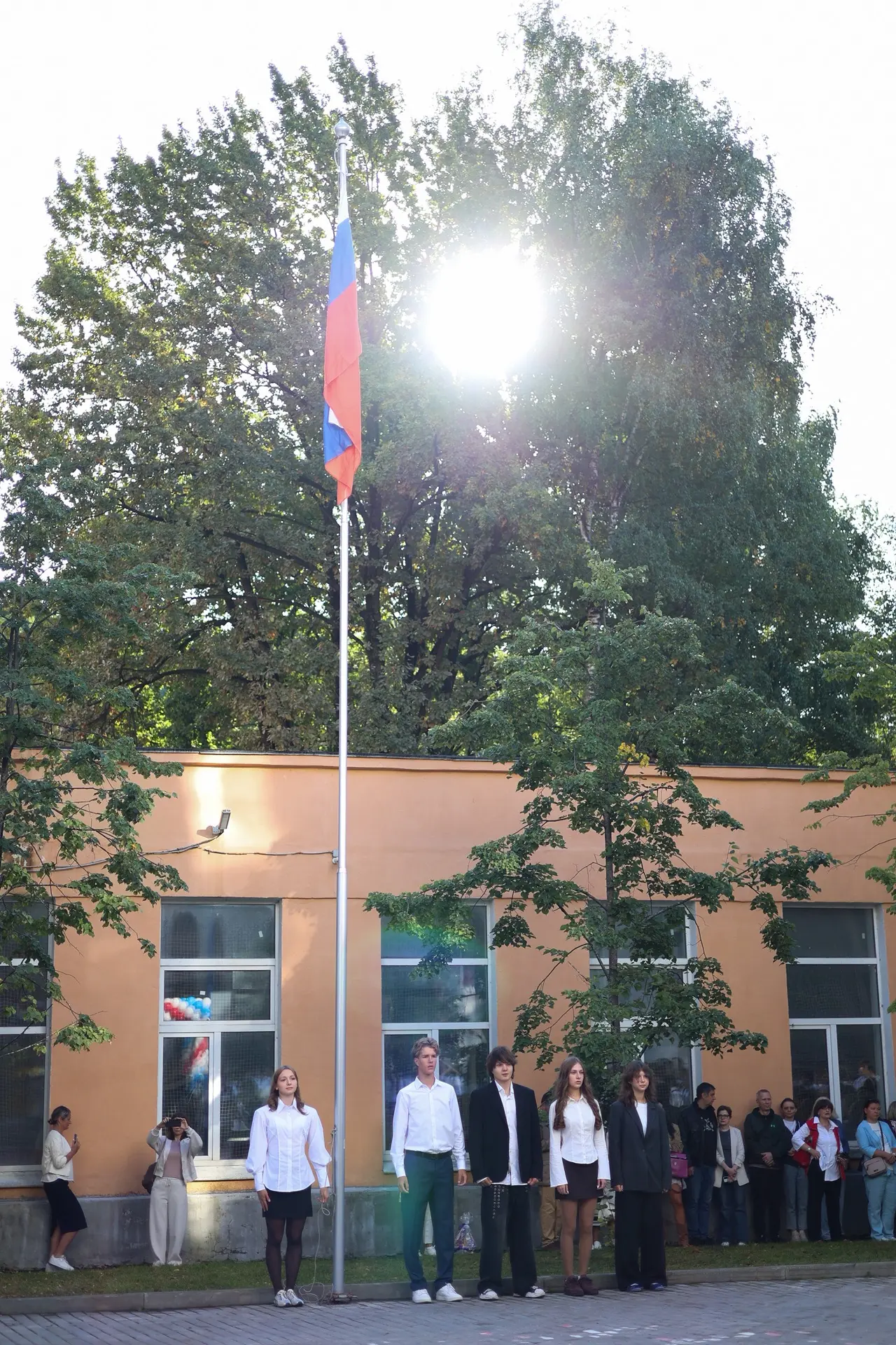 🇷🇺 С гордостью поднимаем флаг!