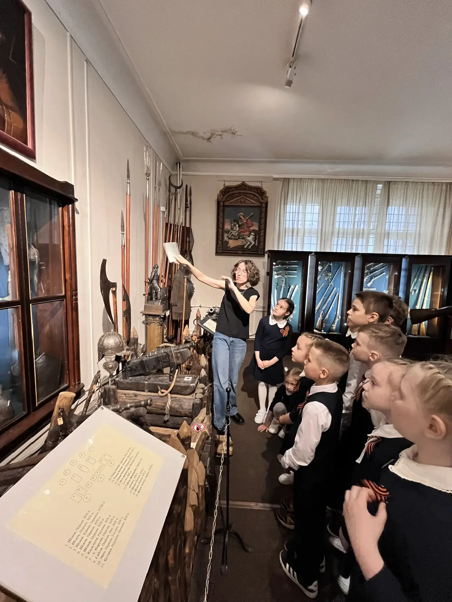 Ученики 1 «А» класса, классный руководитель Шальнова Е.В., совершили экскурсию в музей имени Д.Г. Бу