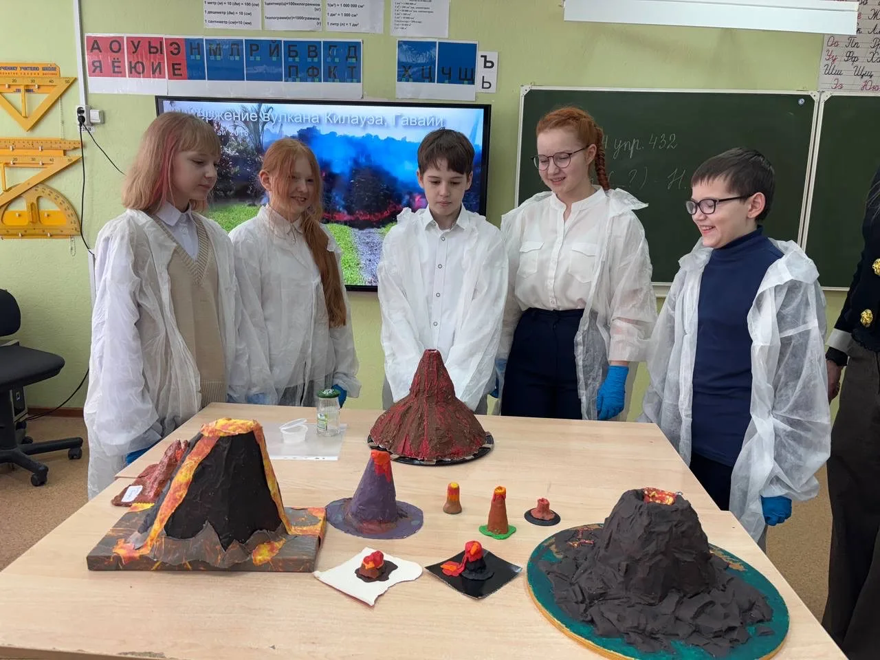 География в деле 🌋🌍  На уроке географии в 6а у нас было по-настоящему интересно: вместе с Натальей Н