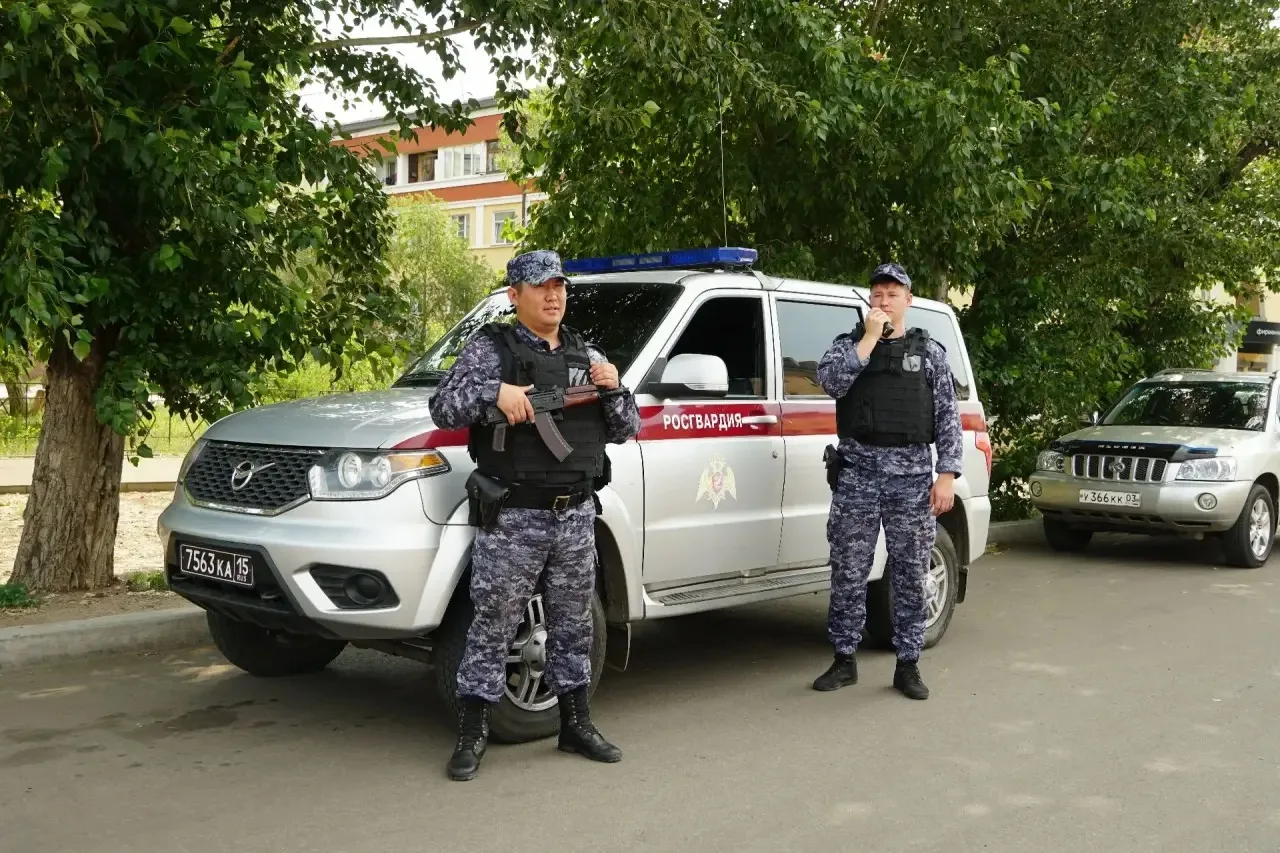 Уважаемые сотрудники и ветераны Росгвардии!  От Администрации города и от себя лично поздравляю вас 