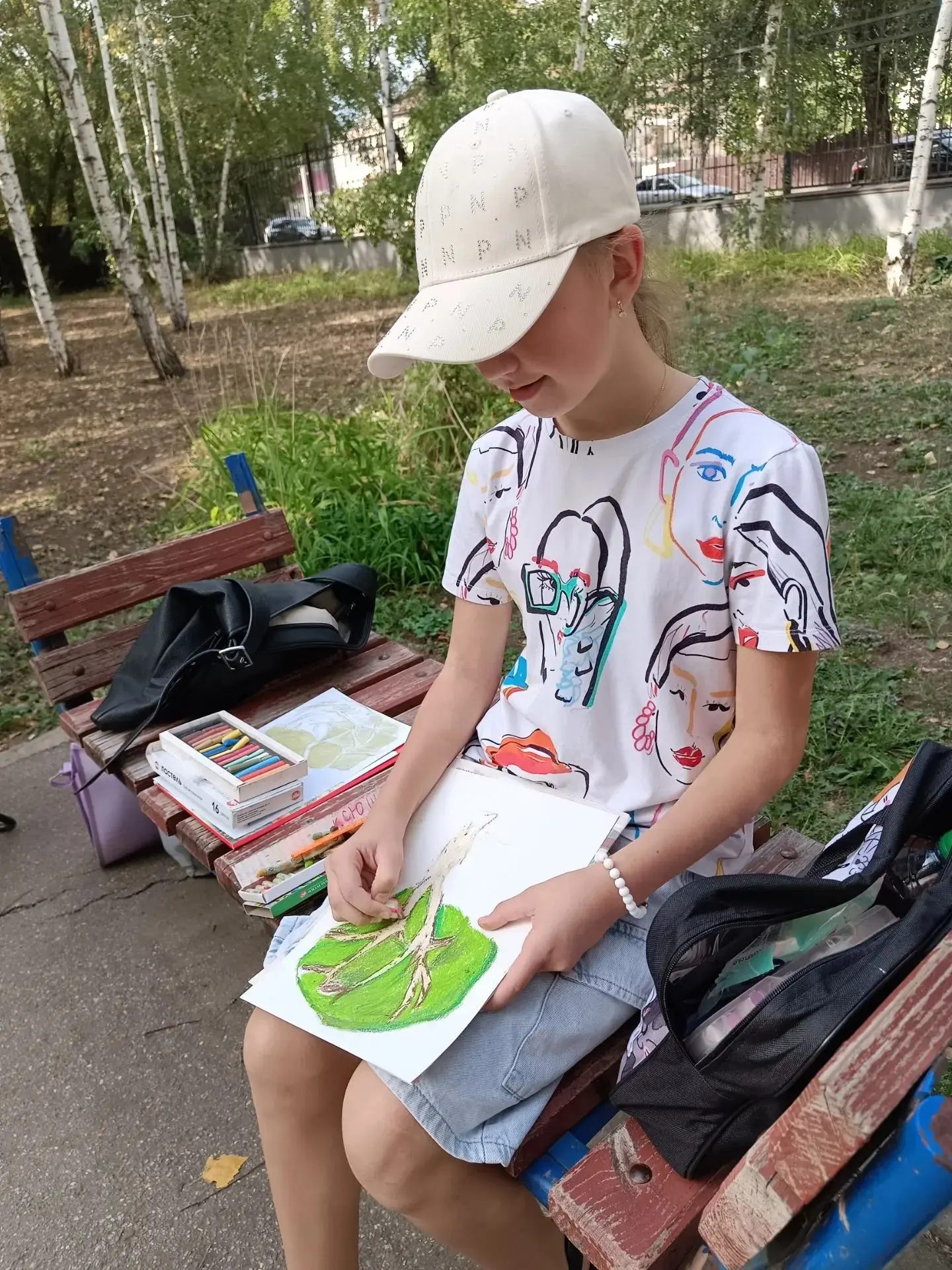 На днях первое пленэрное занятие в сквере Покровского собора прошло у класса 4(8) препо...