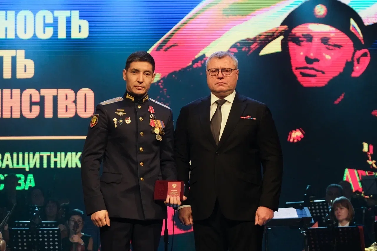 Уважаемые военнослужащие и ветераны! Дорогие астраханцы! Поздравляю вас с Днём защитника Отечества! 