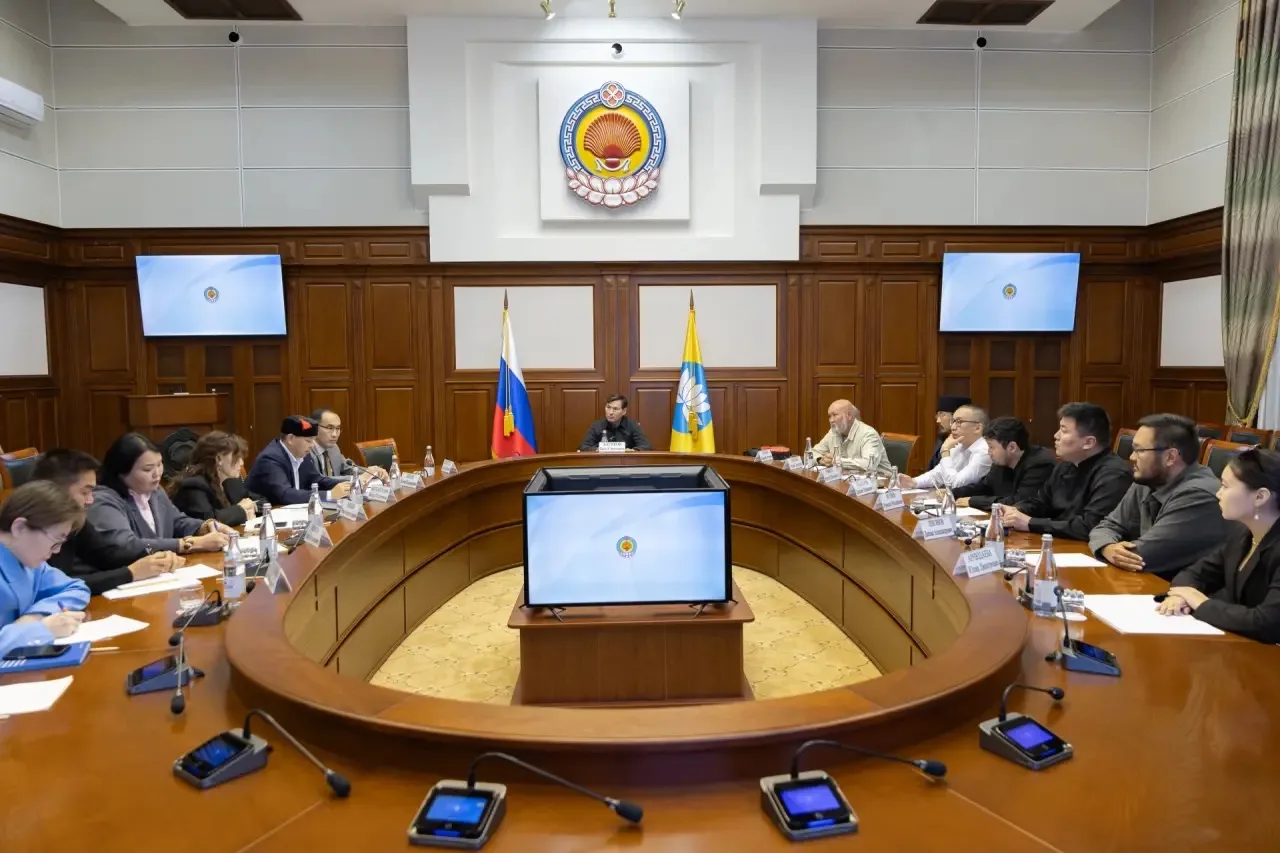 Провел рабочее совещание по вопросу развития киноиндустрии в республике