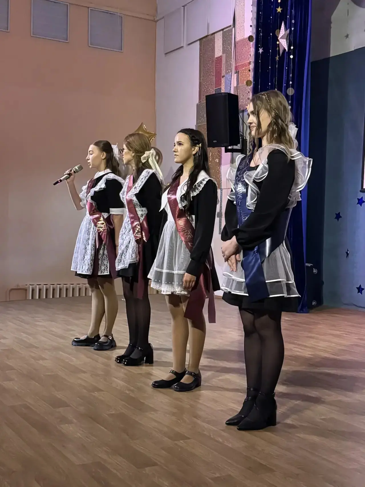 Сегодня для наших одиннадцатиклассников прозвенел последний звонок. Настоящий. Тот, после которого н