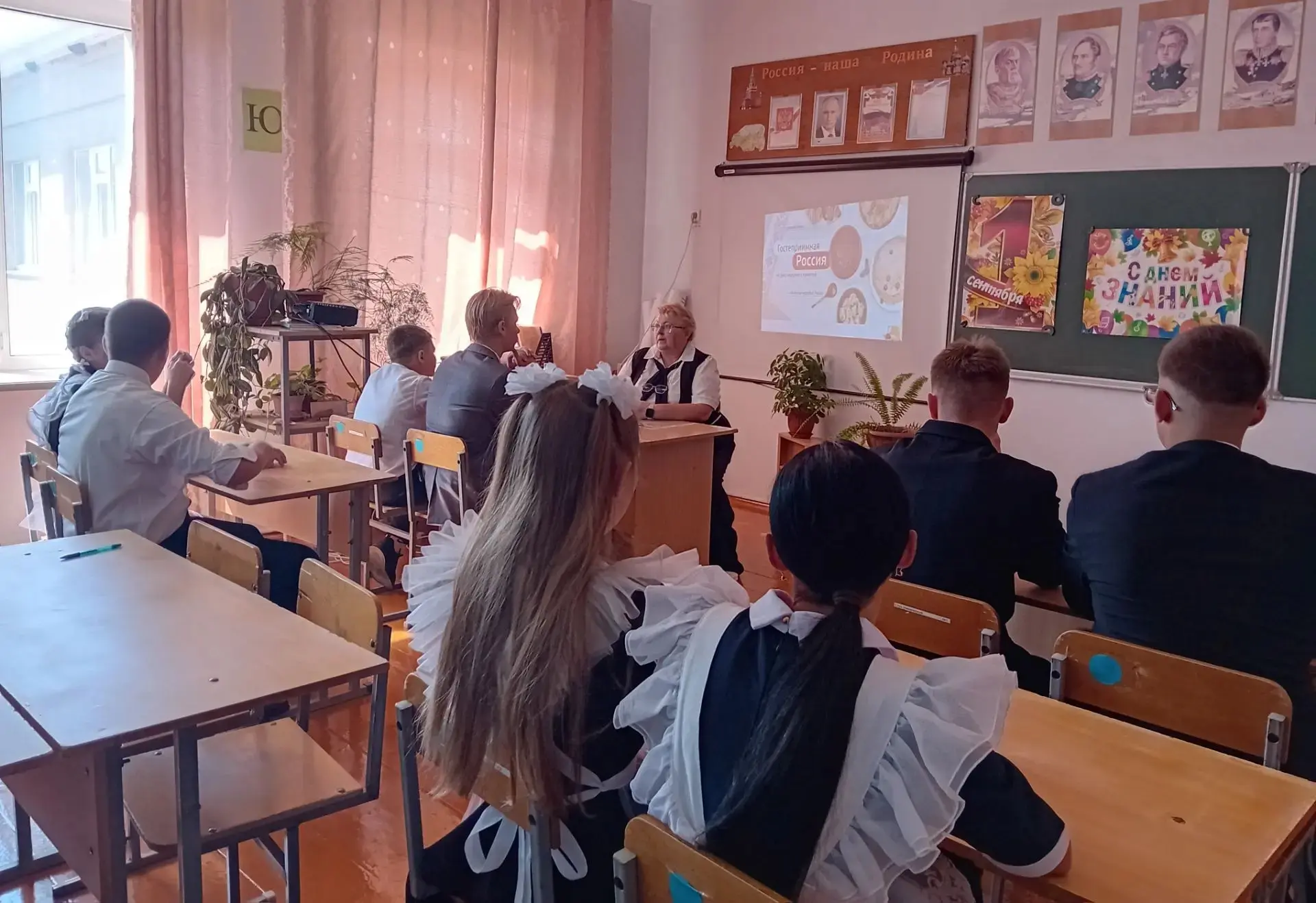 💫1 сентября прошли классные часы, посвященные Году единства народов России. В первый у...