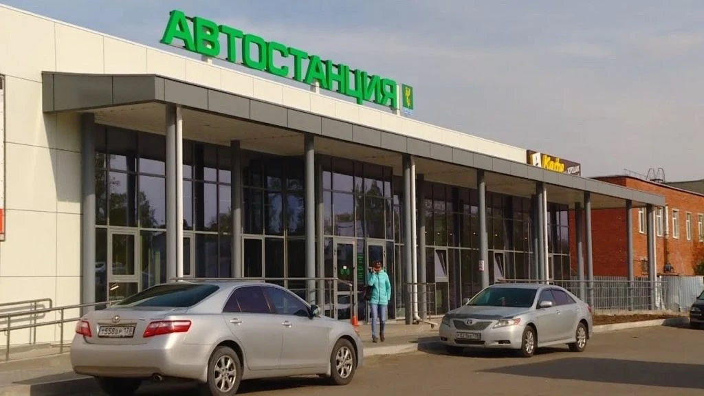 В народе ходят слухи, что Евгений Кустос приобрел у города закрытую автостанцию и плани...