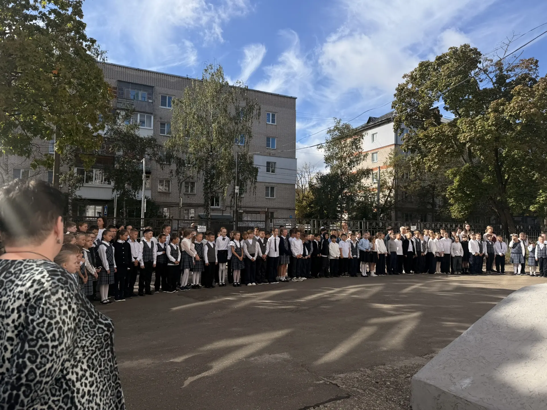 🕊 Сегодня в нашей школе прошли линейки, посвящённые памяти жертв трагедии в Беслане.