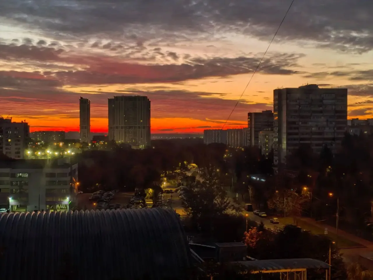 🌅 Рассвет нового дня в Москве.