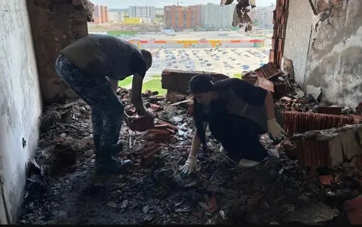 МОЛОДЁЖЬ РЯЗАНИ ВЫЗВАЛАСЬ ДОБРОВОЛЬЦАМИ РАЗБИРАТЬ ЗАВАЛЫ    Бригада Молодёжки Народного Фронта вмест