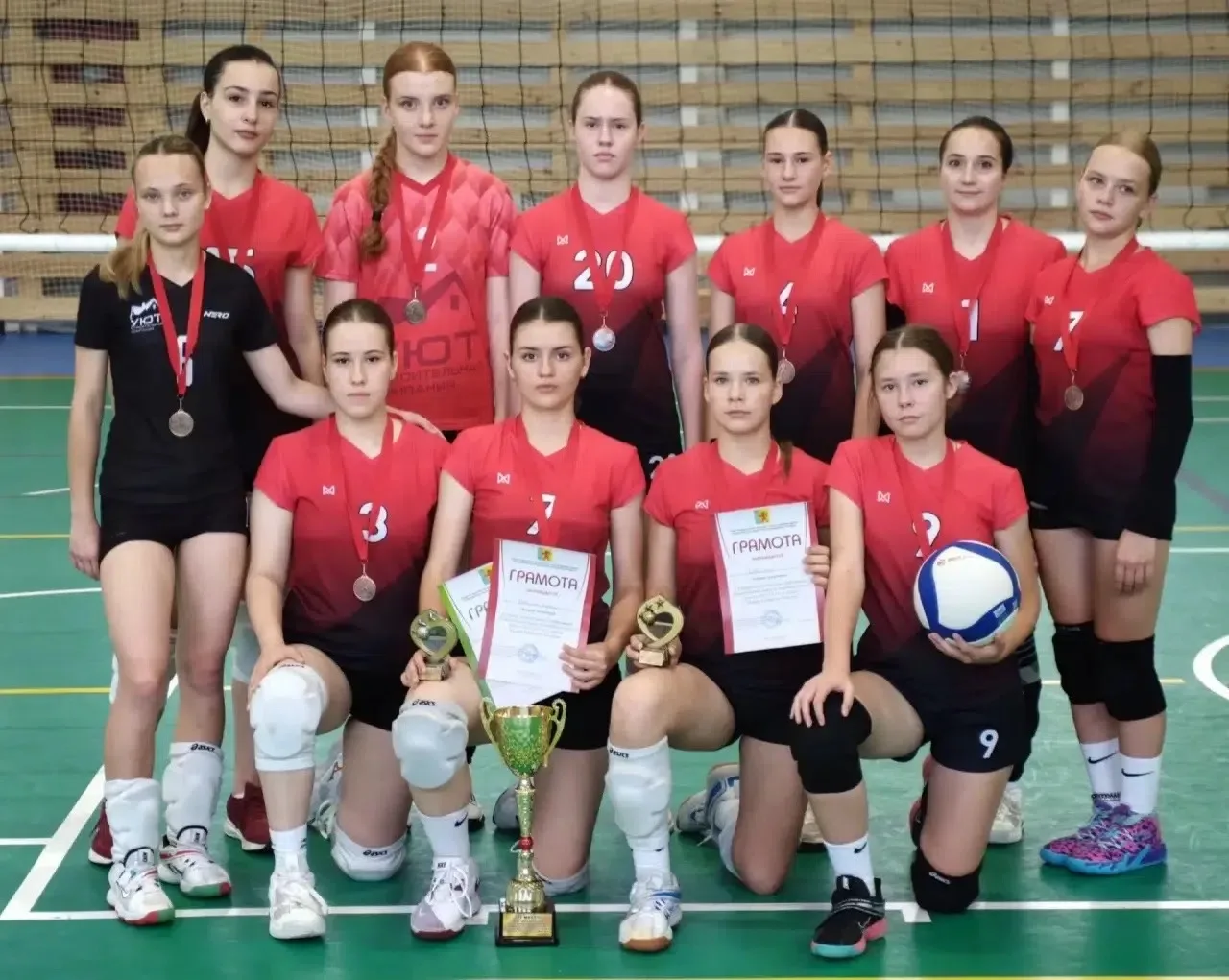 🏐 Мостовские волейболистки вошли в тройку победителей межрегионального турнира🥉

13 июня в станице