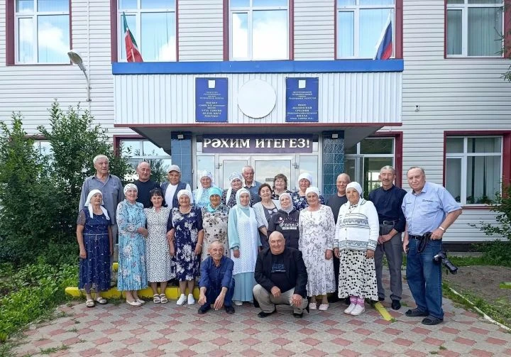 В далёком 1966 году в Шалинскую среднюю школу поступили более ста тридцати первоклассников; спустя д