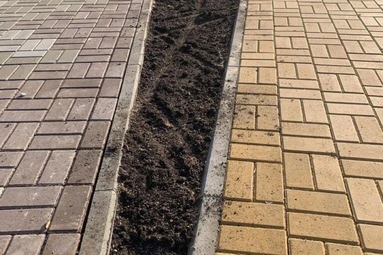 В Коврове жители начинают портить ещё не достроенный бульвар 🫠