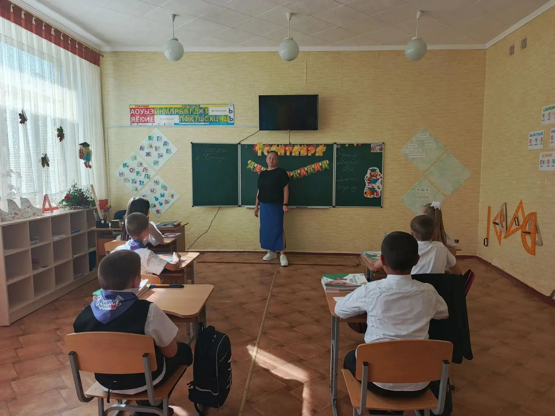 1 сентября в ГБУ ОО ЗО "Нововасильевская школа - детский сад" Бердянского района прошли...