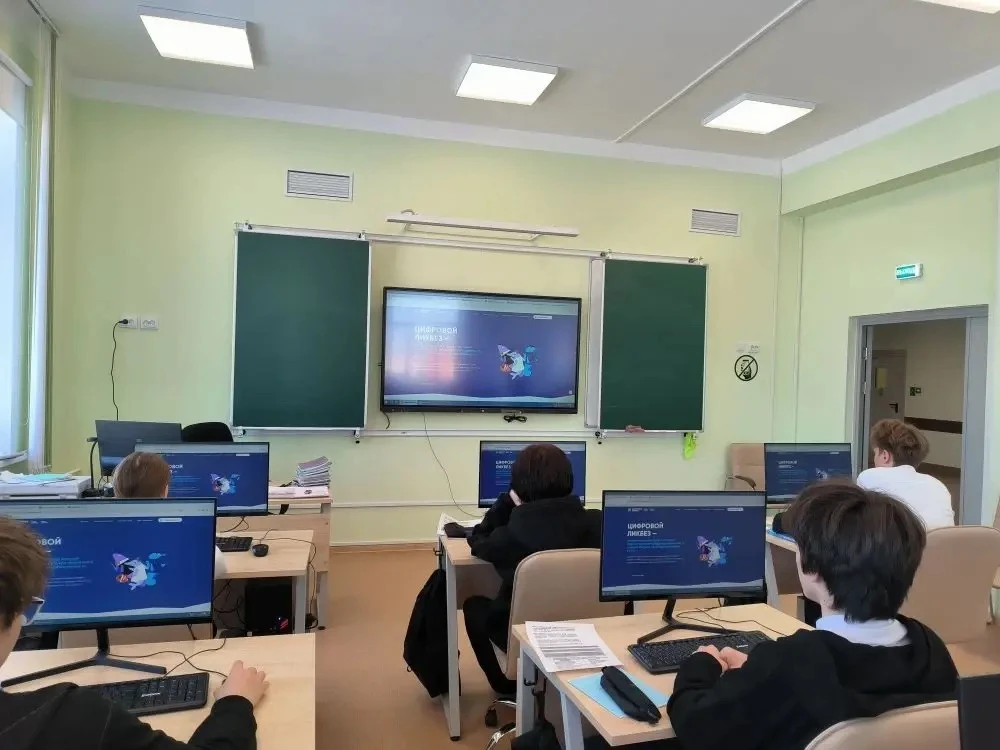 🌐 В Толмачевской школе №61 прошла неделя безопасного интернета  🤓 Сегодняшний мир немыслим без Интер