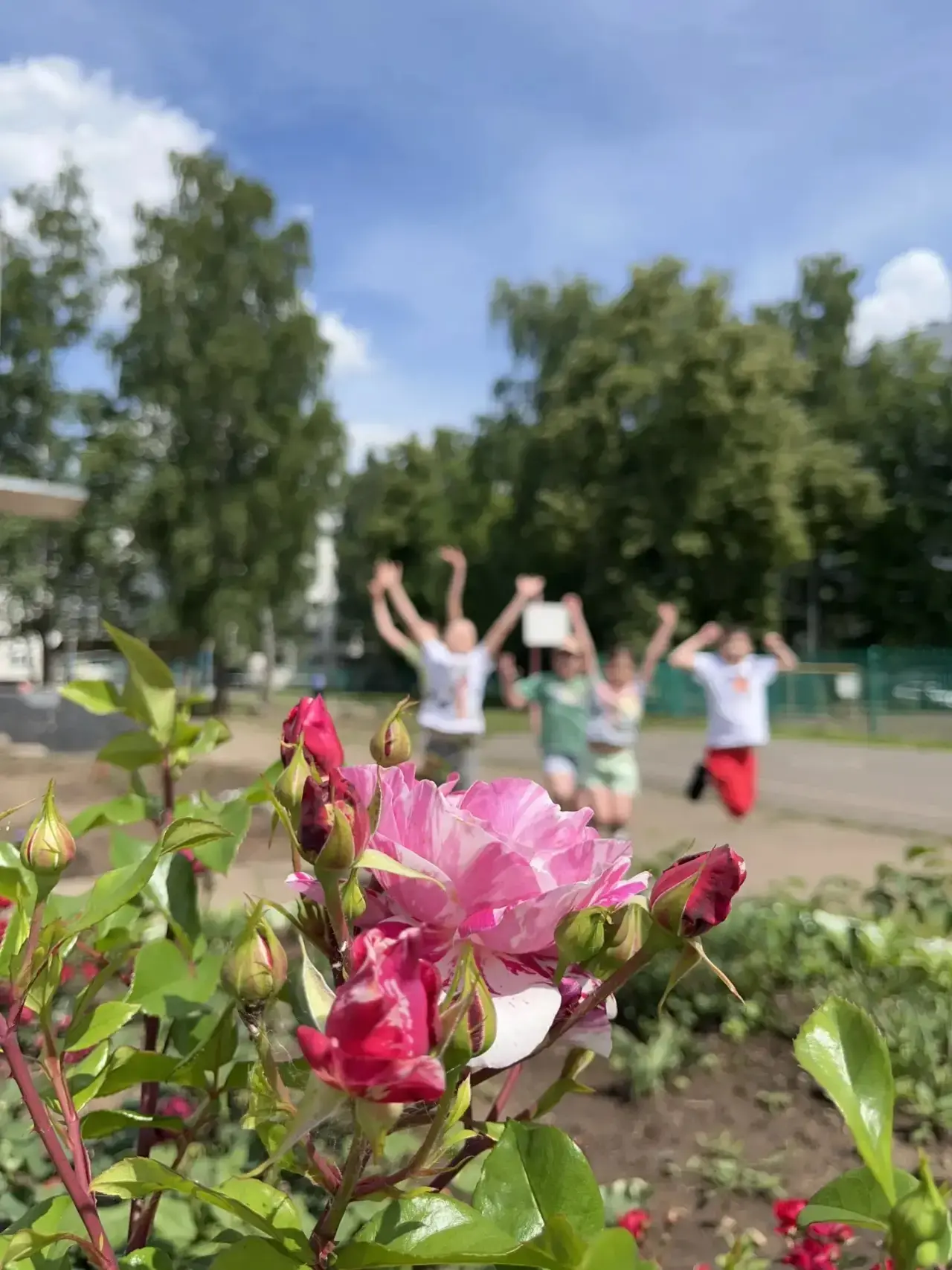 Продолжаем делиться с вами тёплыми моментами со Дня Первых! ☀️

Сегодня хотим рассказать о нашем фот