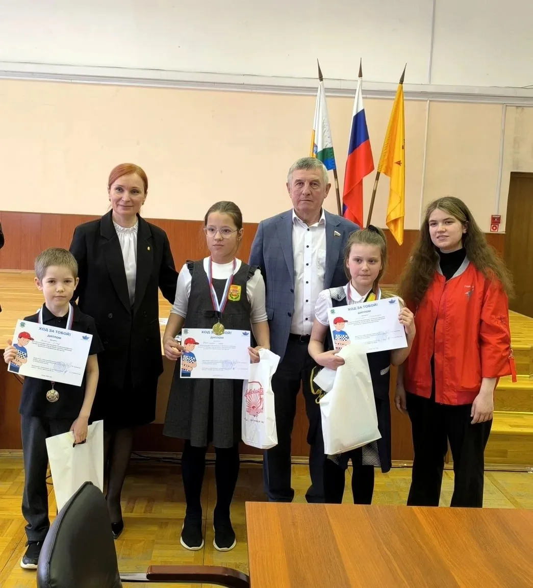 Ученик 1Б класса Олег Закапко занял 2 место в районном турнире по шашкам "Ход за тобой!" среди 1-4 к
