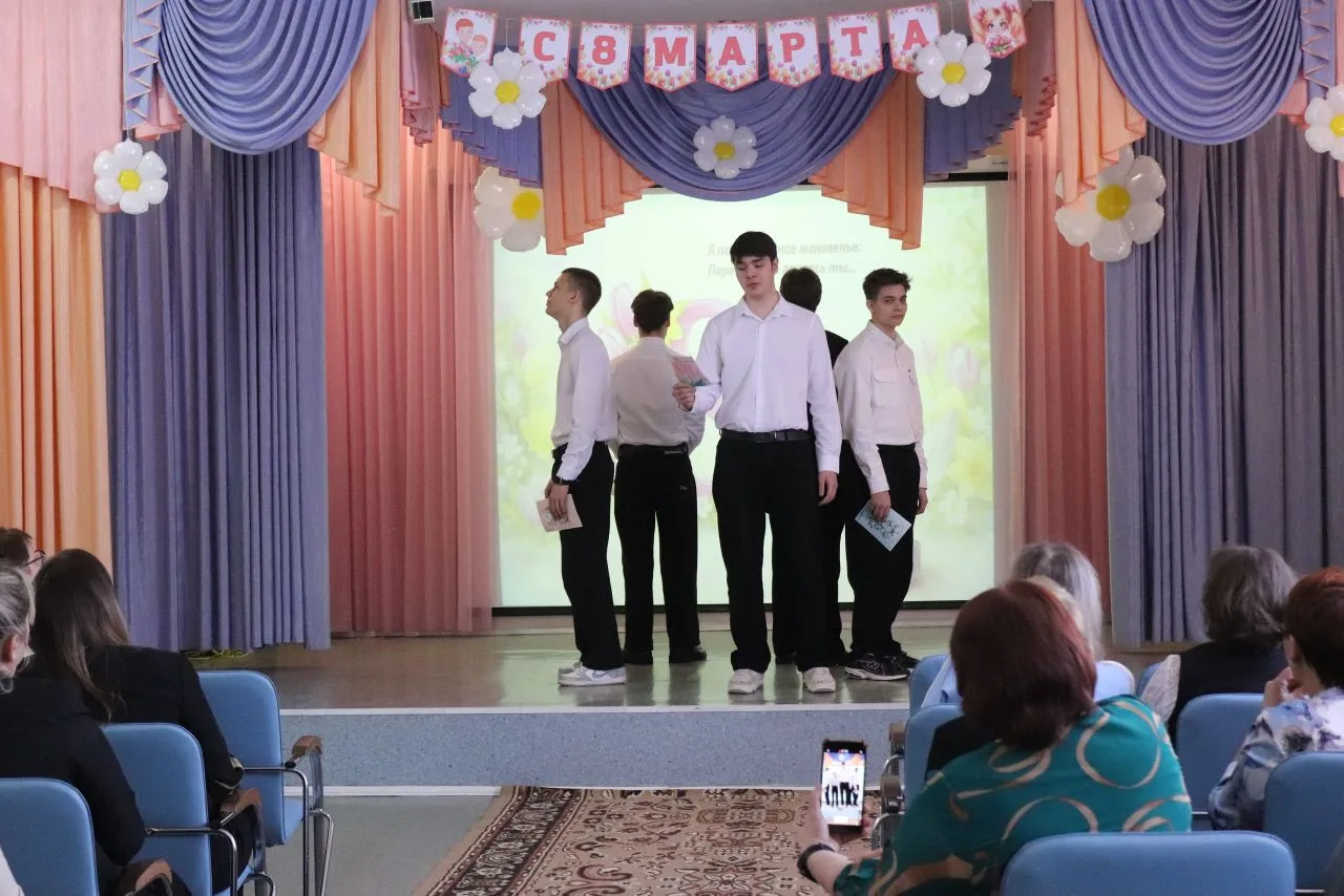 Улыбки, цветы и звуки весны 🎉🌸 В нашей школе прошел потрясающий весенний концерт, посвященный самому