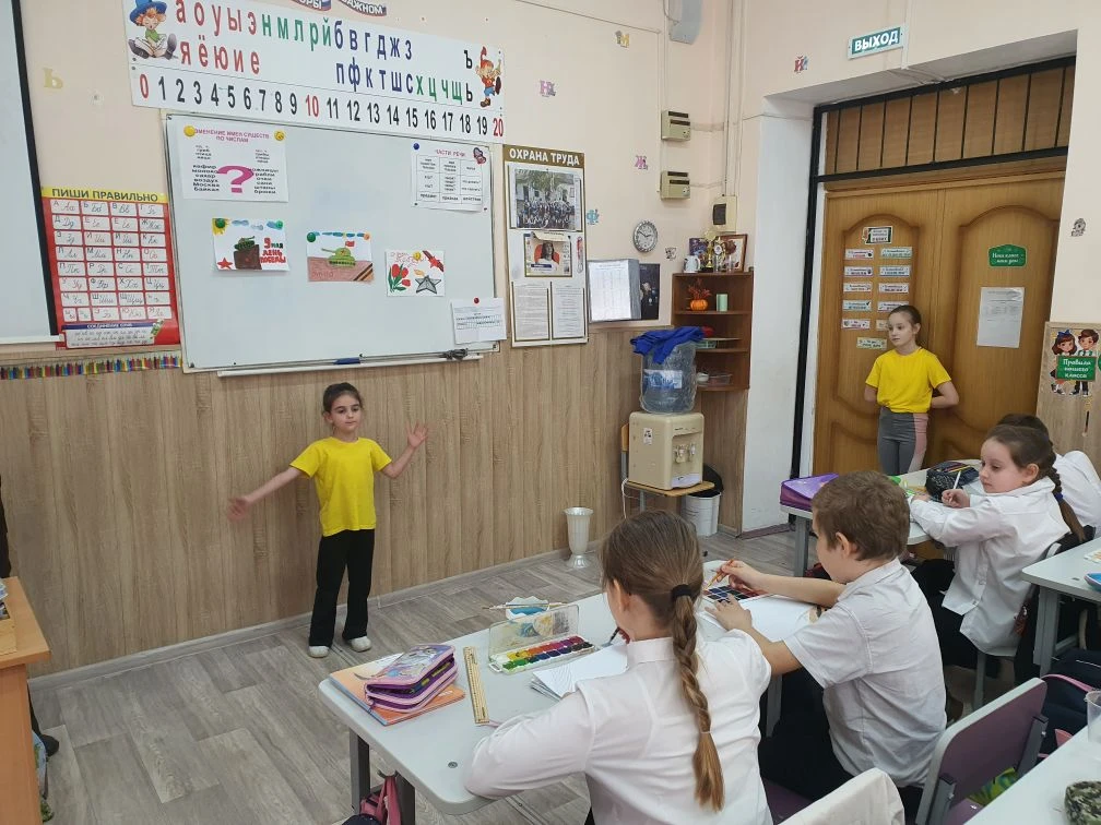 Маленькие сердца, большая память  ✏️Сегодня во 2 "Г" классе прошел необычный урок—Урок памяти, посвя