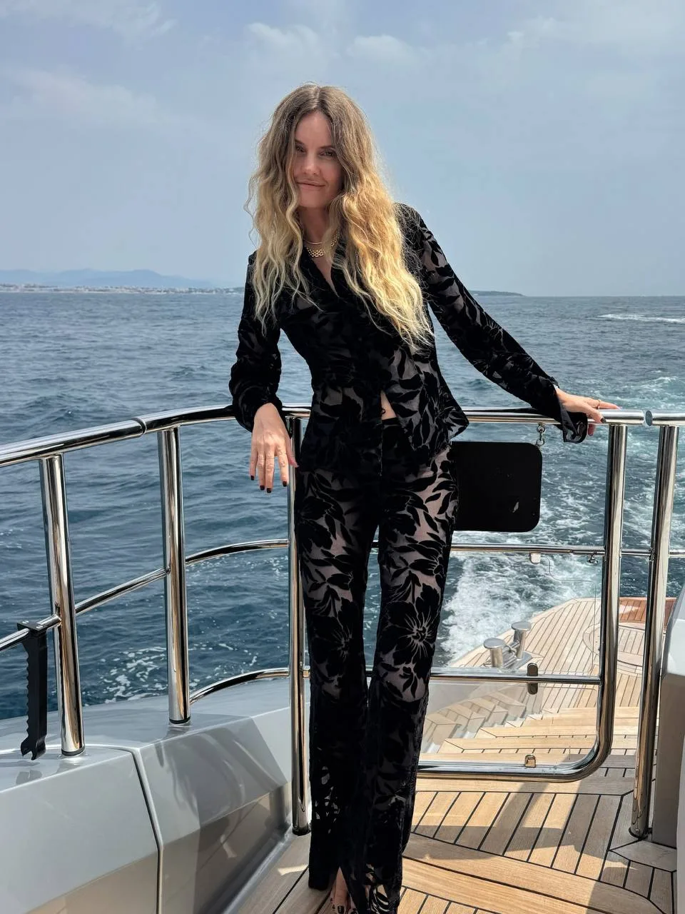 Екатерина Мухина вместе с дочерьми Машей и Матильдой от этого лета берут все: семья пра...