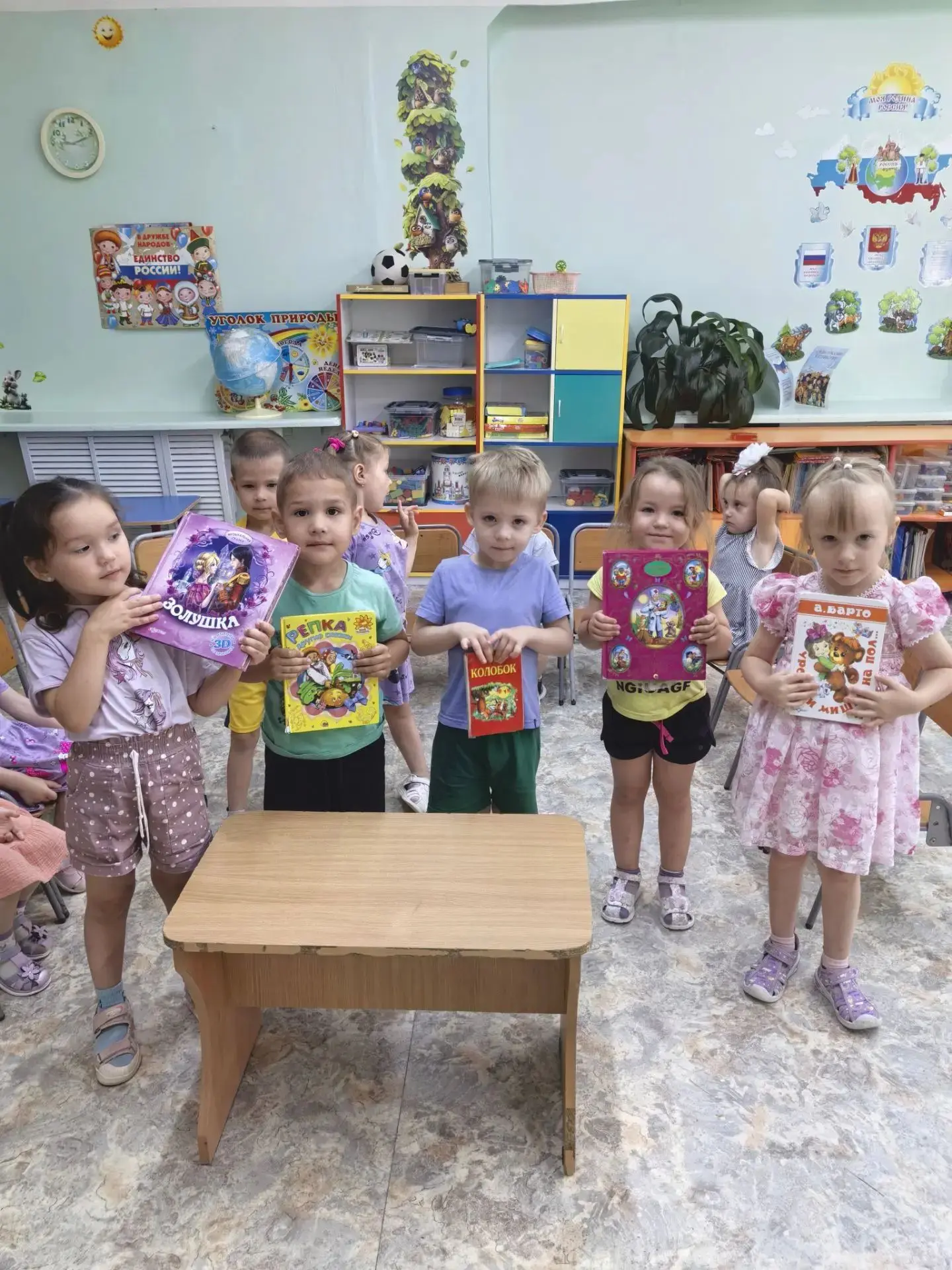 Тематическая неделя "По страницам детских книг"🌞👫🐤🧸🪆🐓🐈‍⬛
Д/игра "Назови произведение по карти